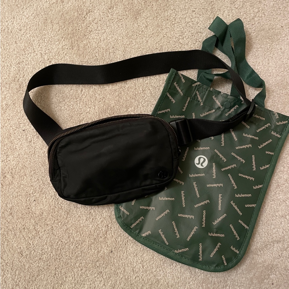 Lululemon Everywhere Belt Bag, 1L - Picture 4 of 8